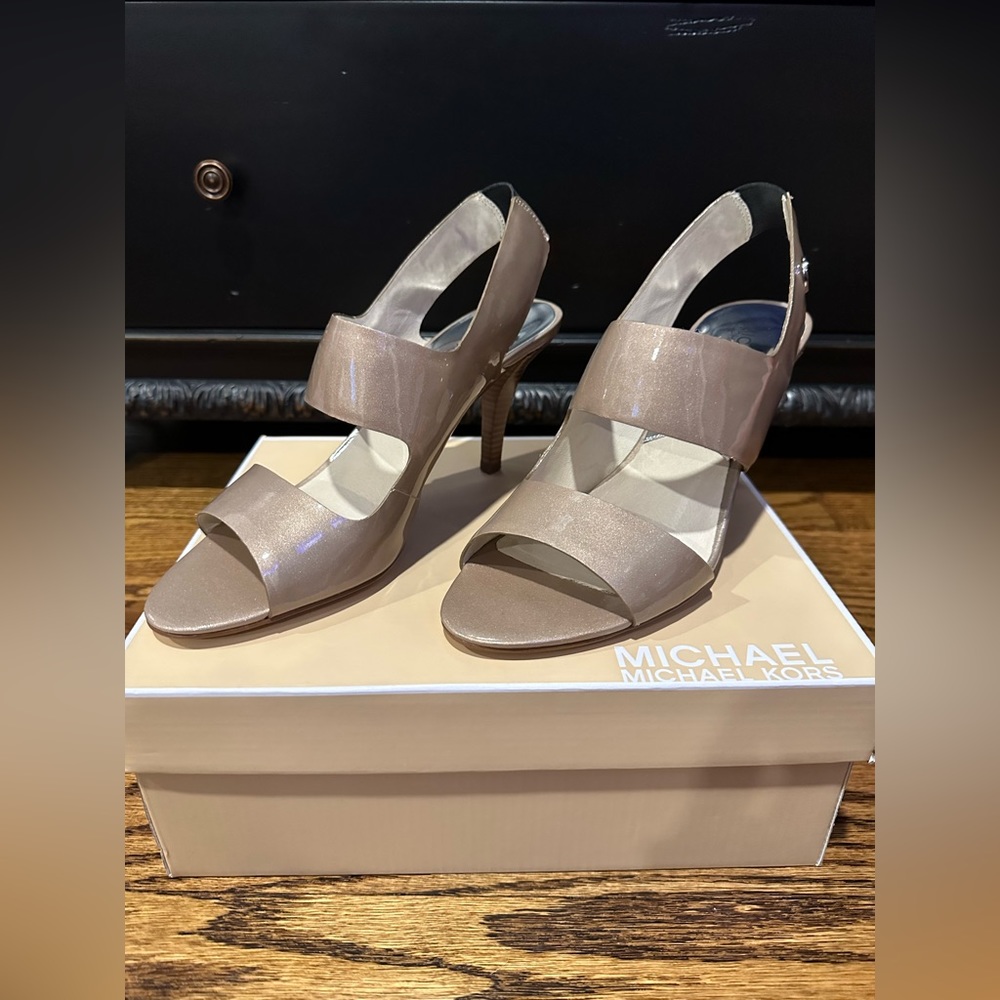 Michael Michael kors tan patent leather heels